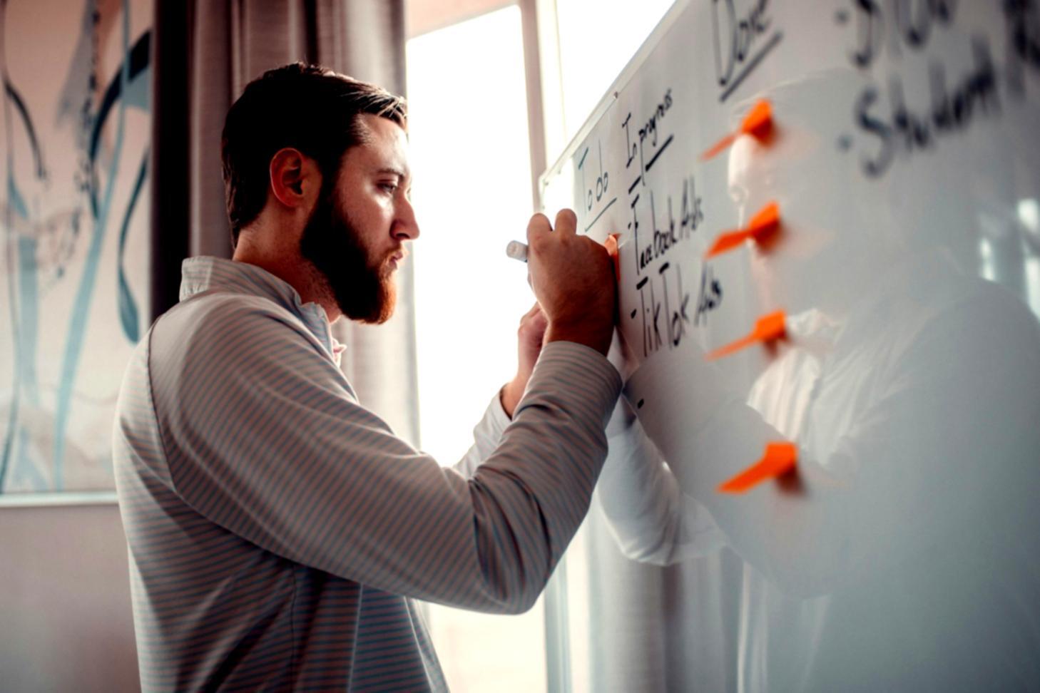 Session de formation en groupe sur l'analyse budgétaire pratique